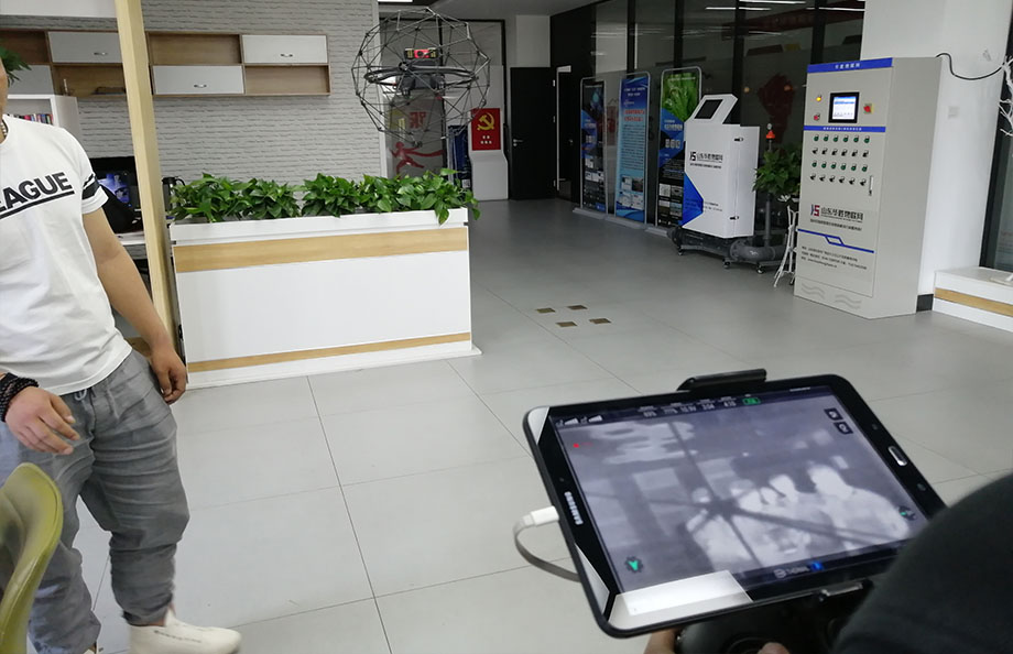 華勝物聯(lián)網(wǎng)密閉空間巡檢無人機(jī)-為客戶進(jìn)行全方面的講解及飛行演示